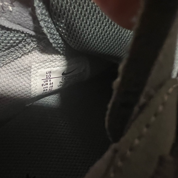 Nike men’s size 10 grey/black shoe - Picture 5 of 5